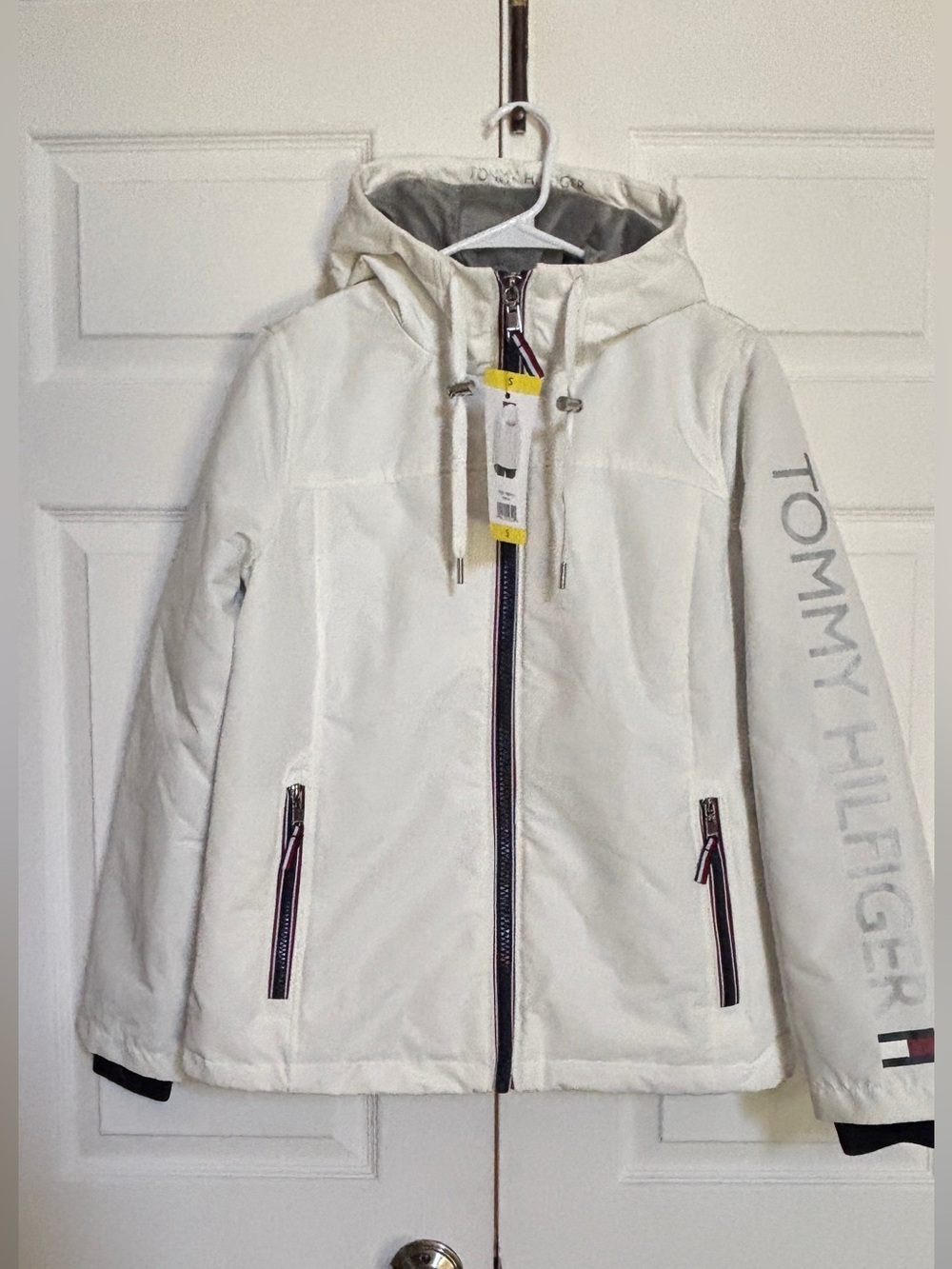 Tommy Hilfiger Women’s White Hooded Fleece Lined Jacket Logo Sleeve NWT Size S